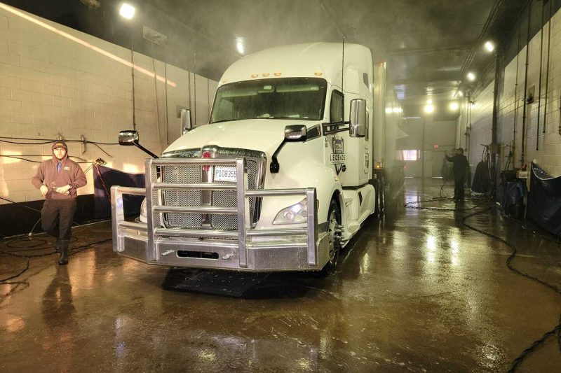 Semi Truck Wash Services: Your Fleet’s Performance Partner